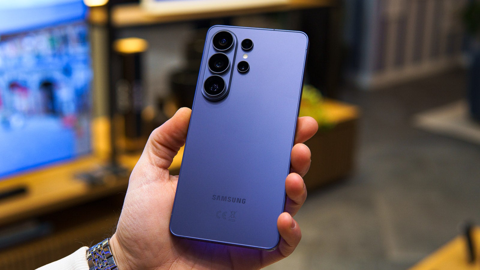 Galaxy S26 Ultra : déjà touché par la malédiction de la ligne verte ?